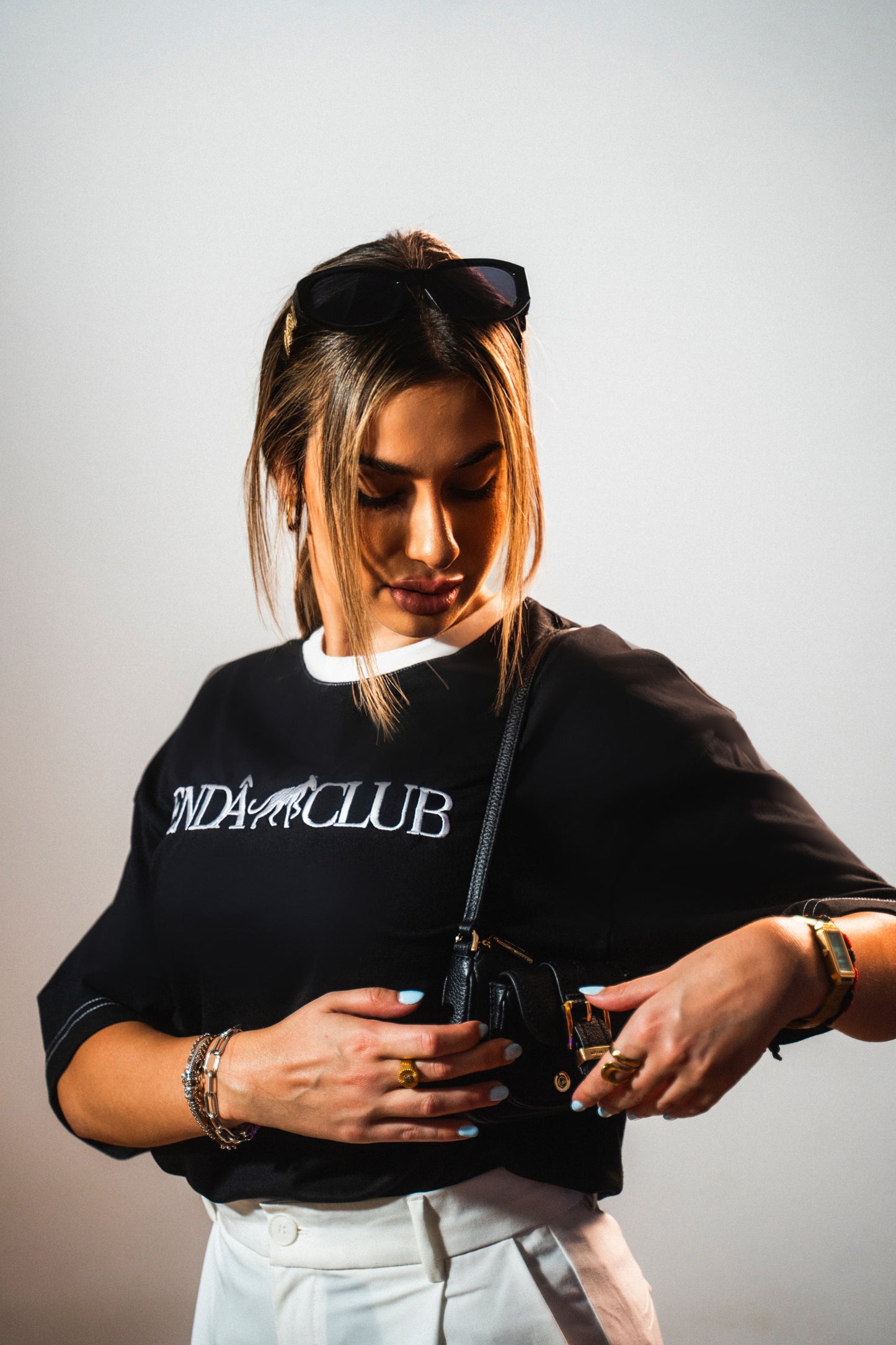 Camiseta DROP 001 — CUELLO BLANCO