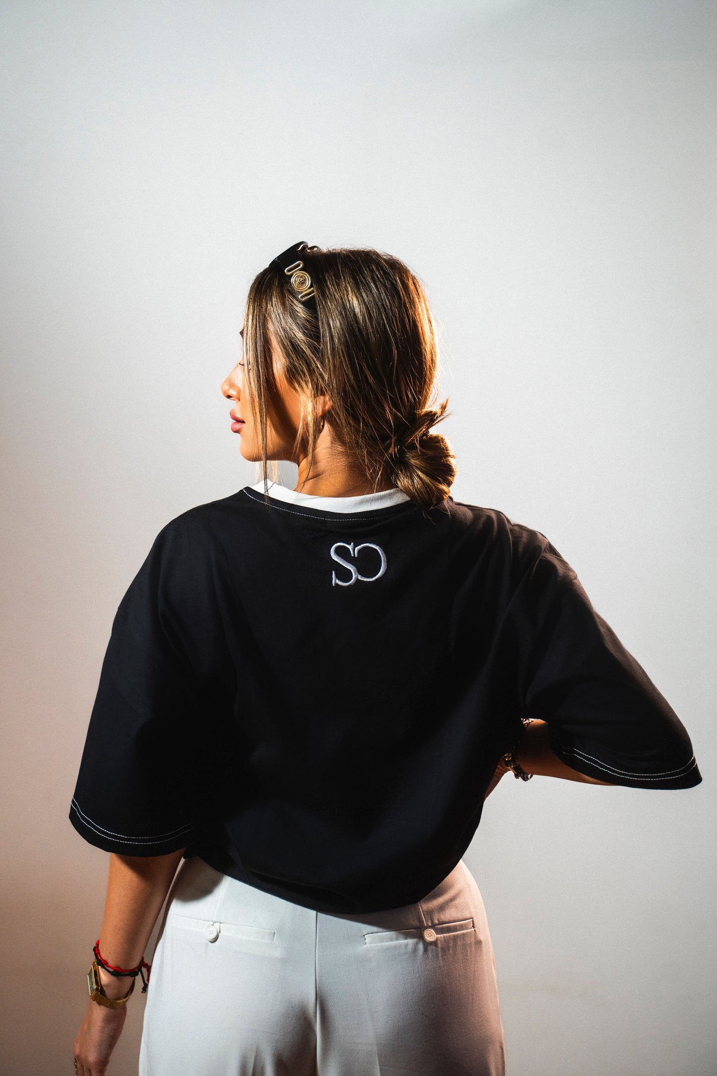 Camiseta DROP 001 — CUELLO BLANCO