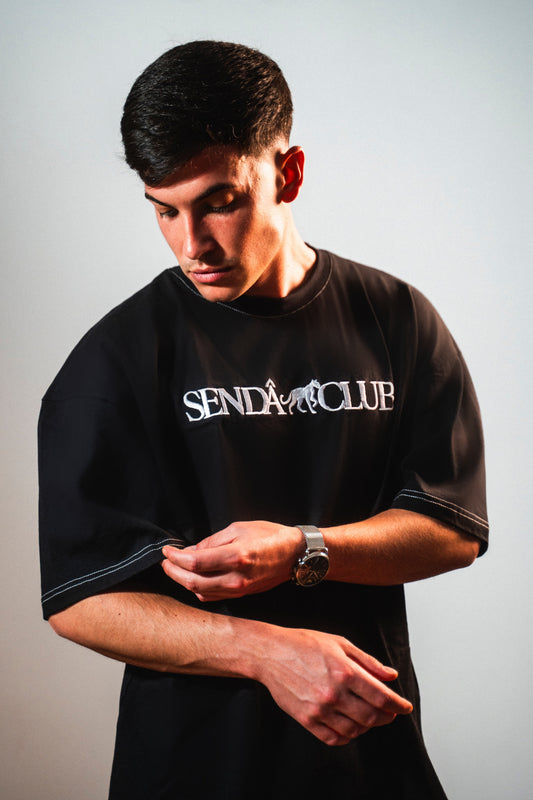 Camiseta DROP 001  — CUELLO NEGRO