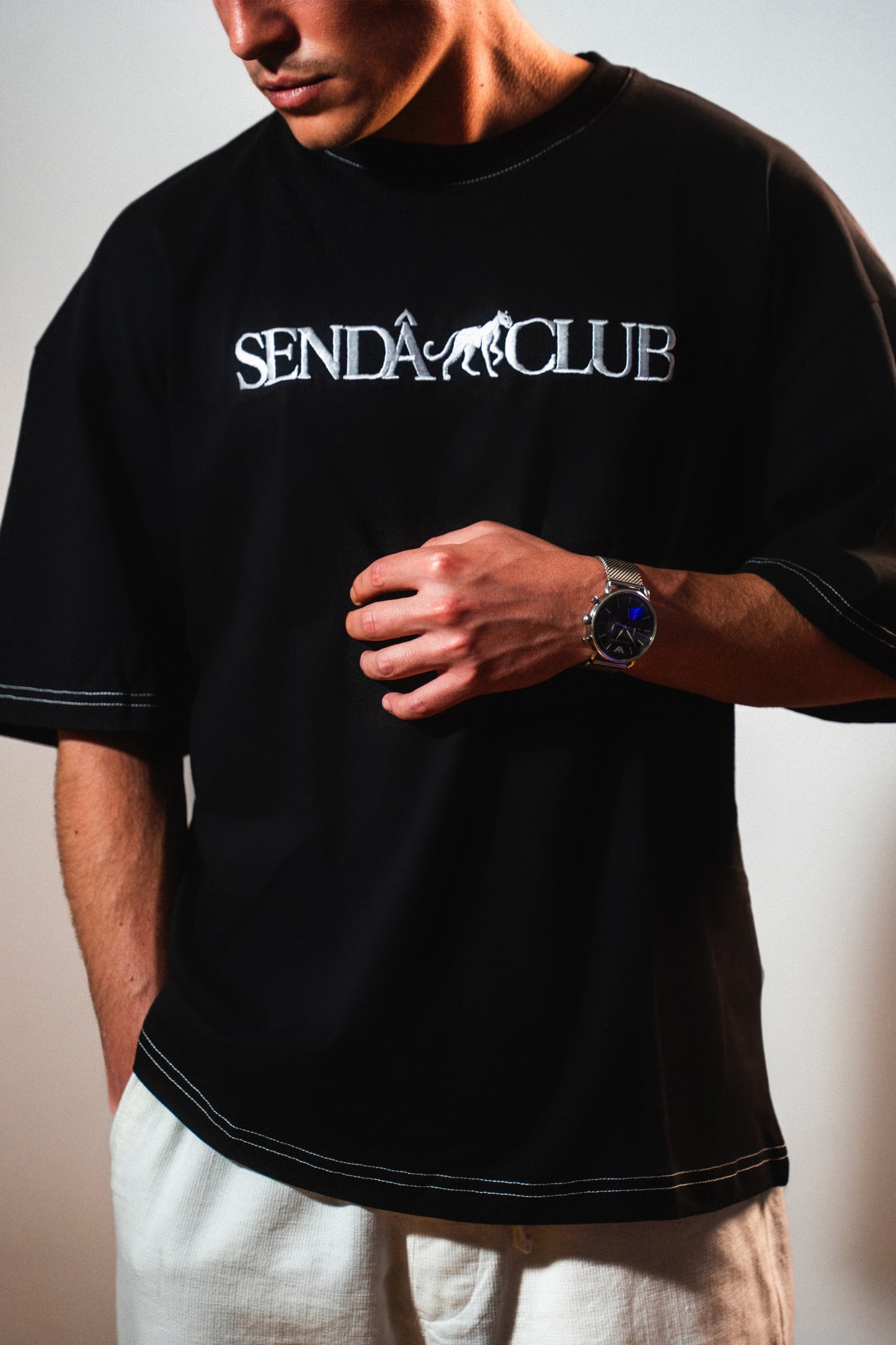 Camiseta DROP 001  — CUELLO NEGRO