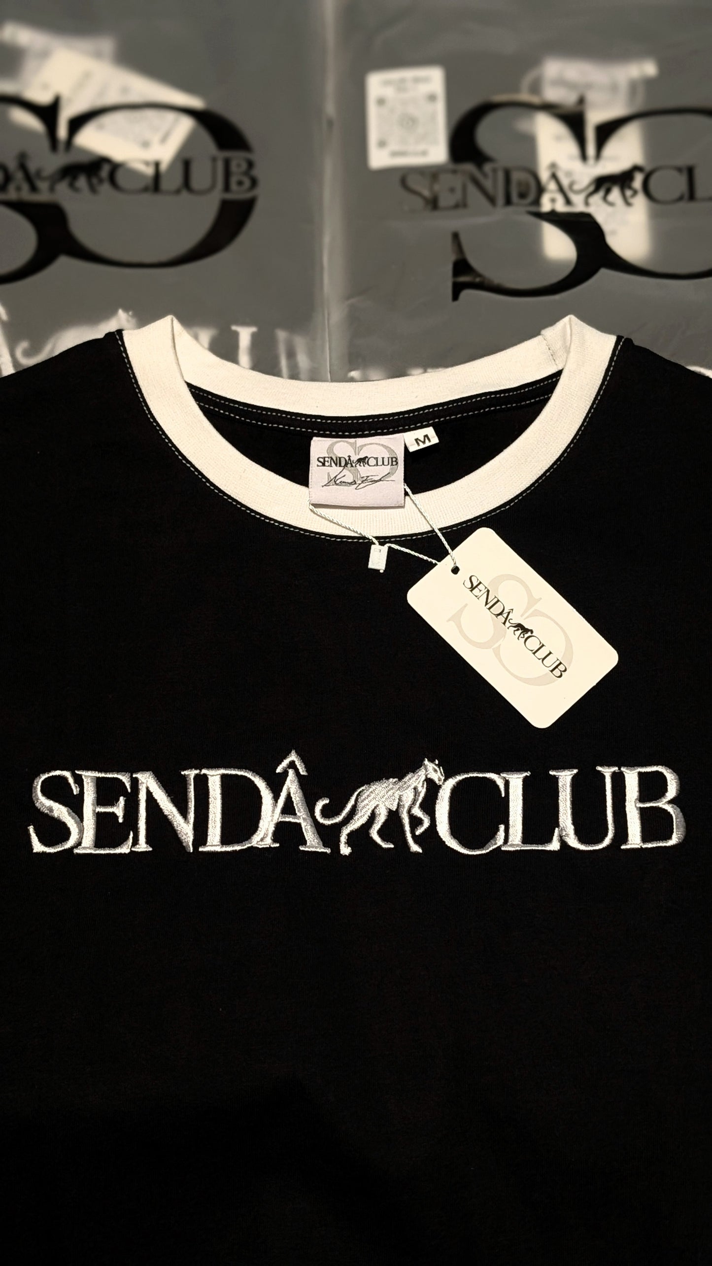 Camiseta DROP 001 — CUELLO BLANCO